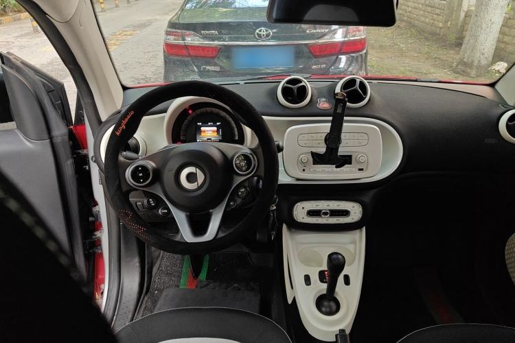Used smart fortwo 2015 1.0L 52 kW Hardtop Passion Edition Steering Wheel