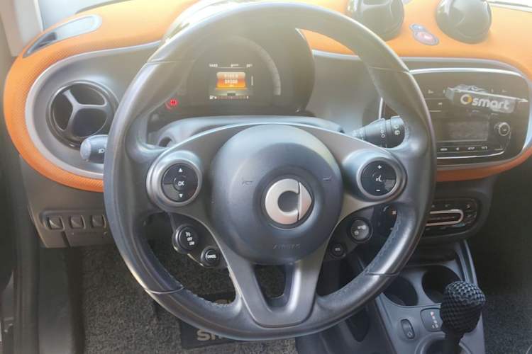 Used smart fortwo 2015 1.0L 52 kW Hardtop Passion Edition Steering Wheel