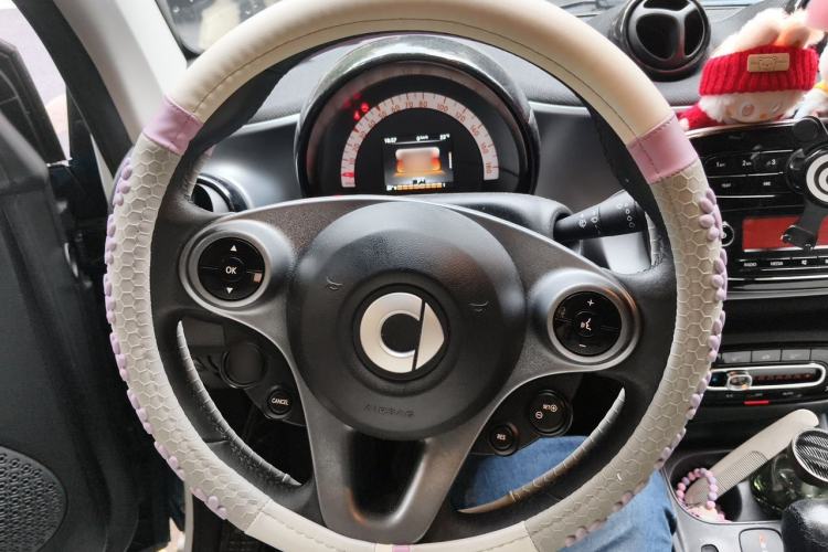 Used smart fortwo 2015 1.0L 52 kW Hardtop Passion Edition Steering Wheel
