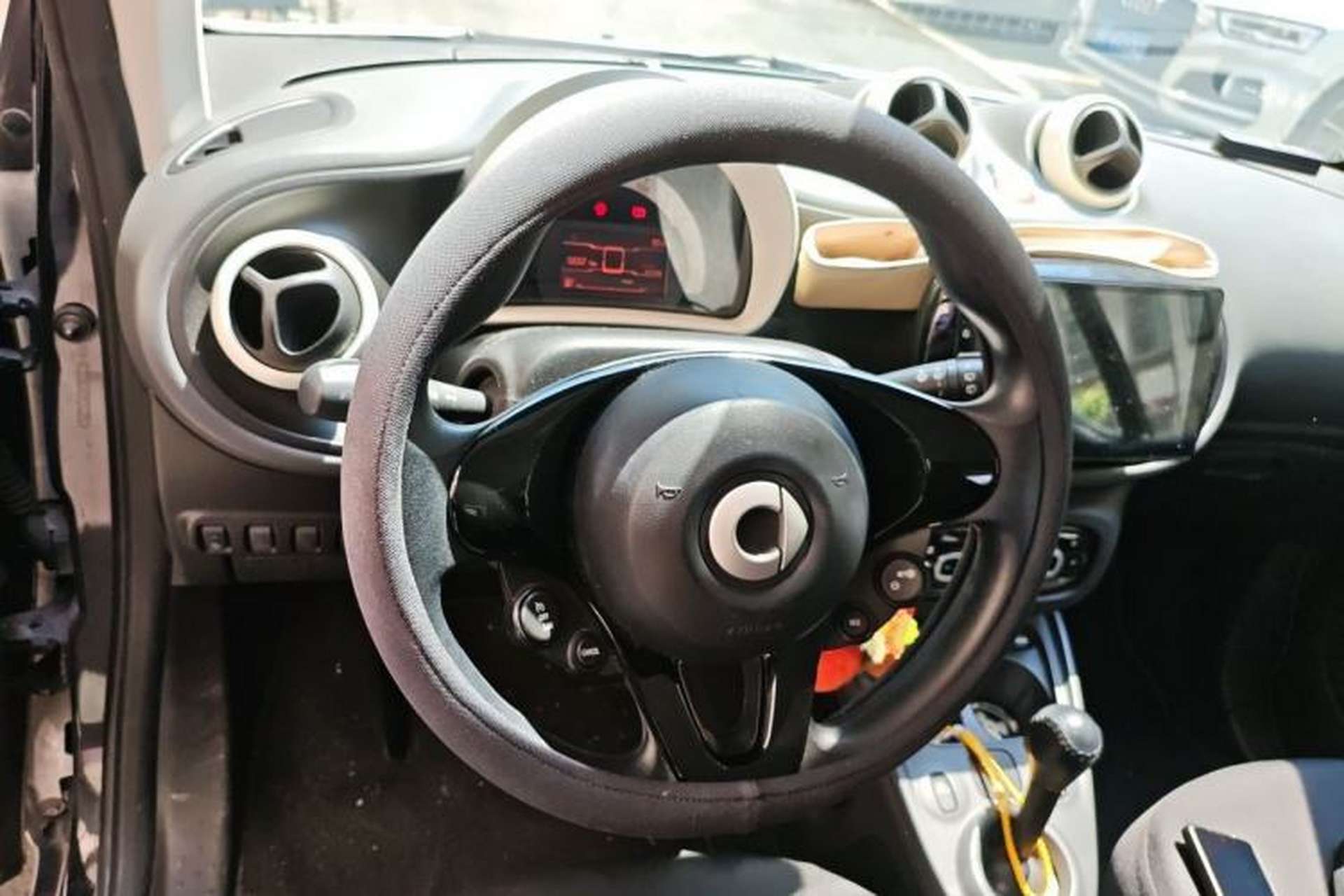 Used smart fortwo 2015 1.0L 52 kW hardtop Dynamic version Steering Wheel