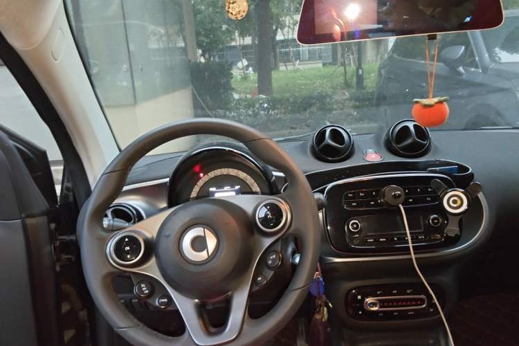 Used smart fortwo 2015 1.0L 52 kW Hardtop Passion Edition Steering Wheel