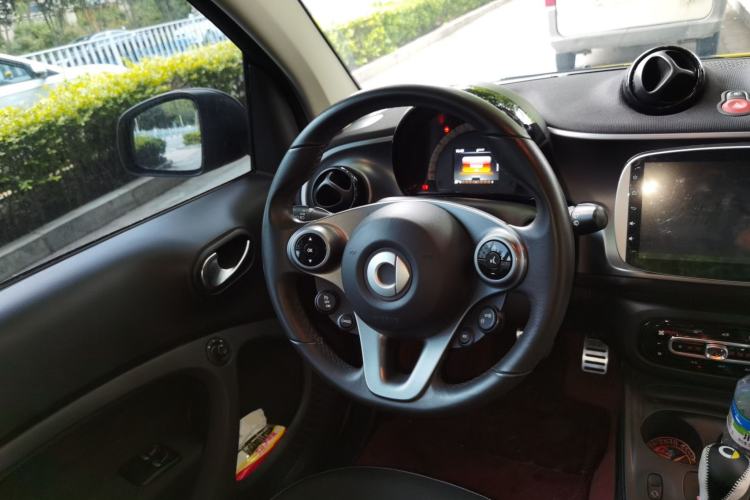 Used smart fortwo 2015 1.0L 52 kW Hardtop Passion Edition Steering Wheel