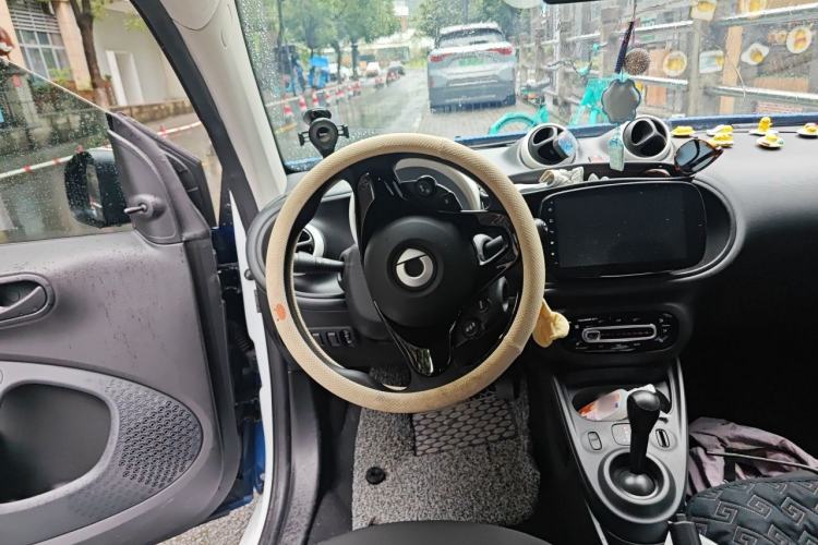 Used smart fortwo 2015 1.0L 52 kW hardtop Dynamic version Steering Wheel