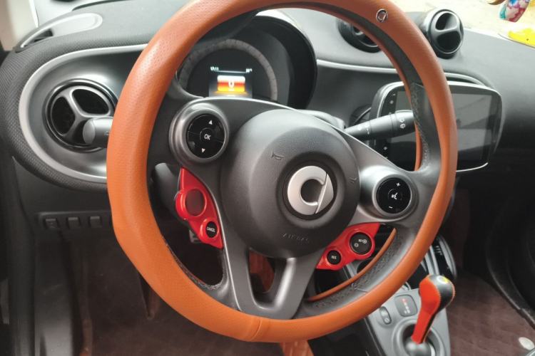 Used smart fortwo 2015 1.0L 52 kW Hardtop Passion Edition Steering Wheel