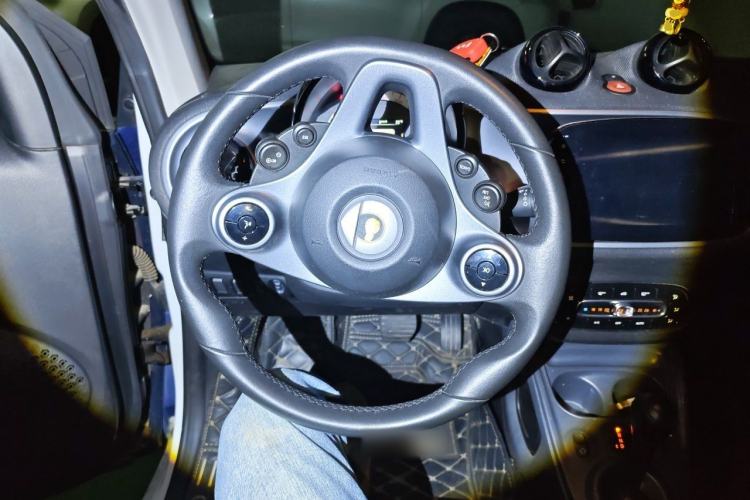 Used smart fortwo 2015 1.0L 52 kW Hardtop Passion Edition Steering Wheel