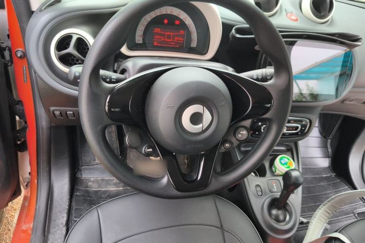 Used smart fortwo 2015 1.0L 52 kW hardtop Dynamic version Steering Wheel