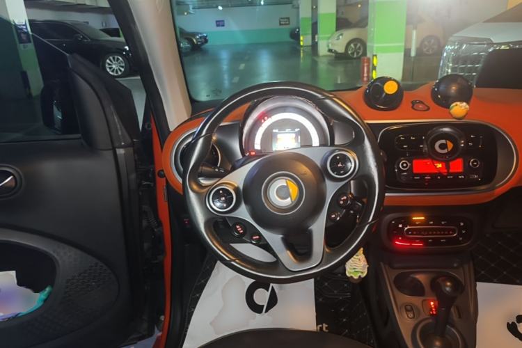 Used smart fortwo 2015 1.0L 52 kW Hardtop Passion Edition Steering Wheel