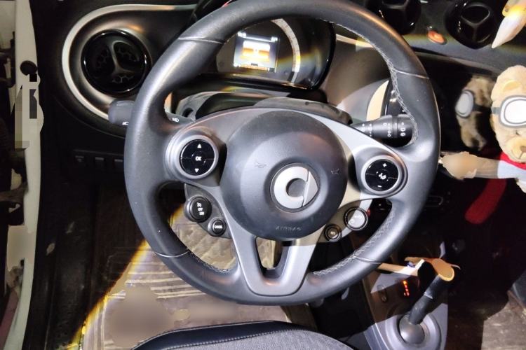 Used smart fortwo 2015 1.0L 52 kW Hardtop Passion Edition Steering Wheel