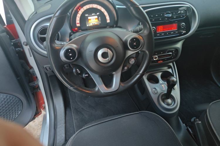 Used smart fortwo 2015 1.0L 52 kW Hardtop Passion Edition Steering Wheel