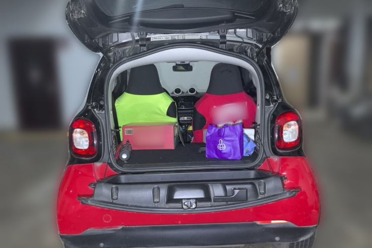 Used smart fortwo 2015 1.0L 52 kW hardtop Dynamic version Trunk