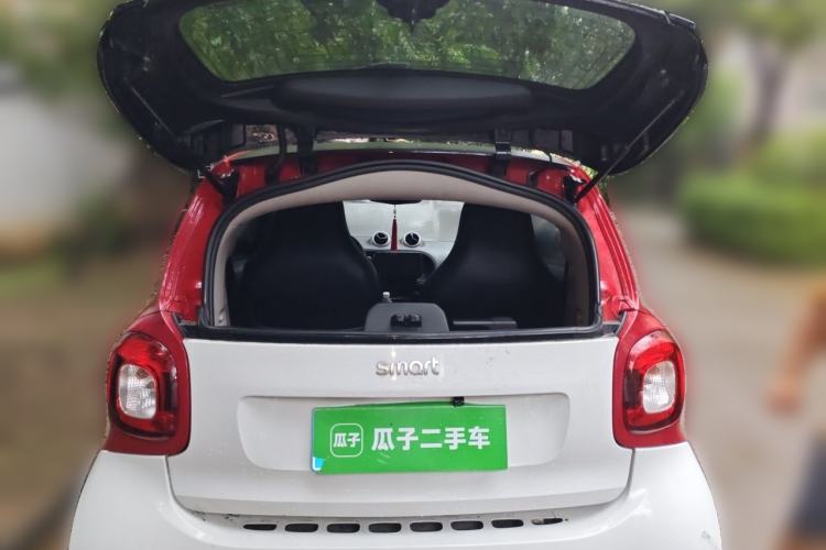 Used smart fortwo 2015 1.0L 52 kW hardtop Dynamic version Trunk