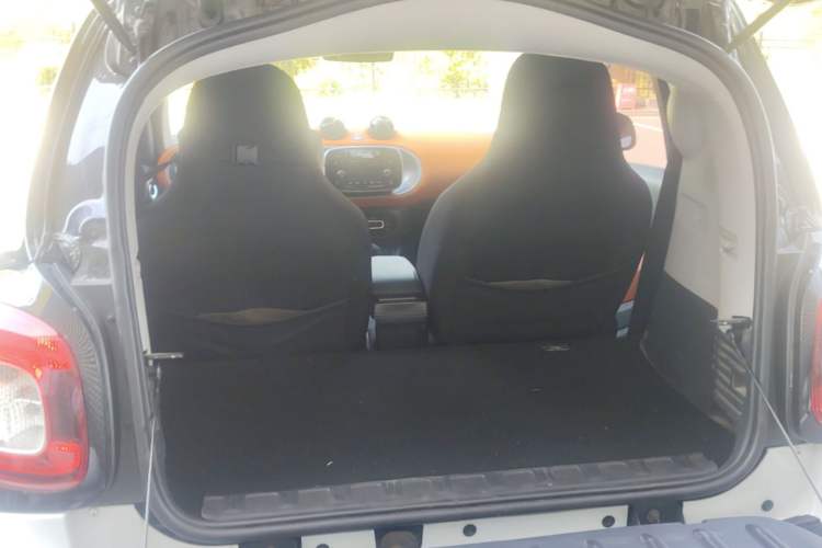 Used smart fortwo 2015 1.0L 52 kW Hardtop Passion Edition Trunk