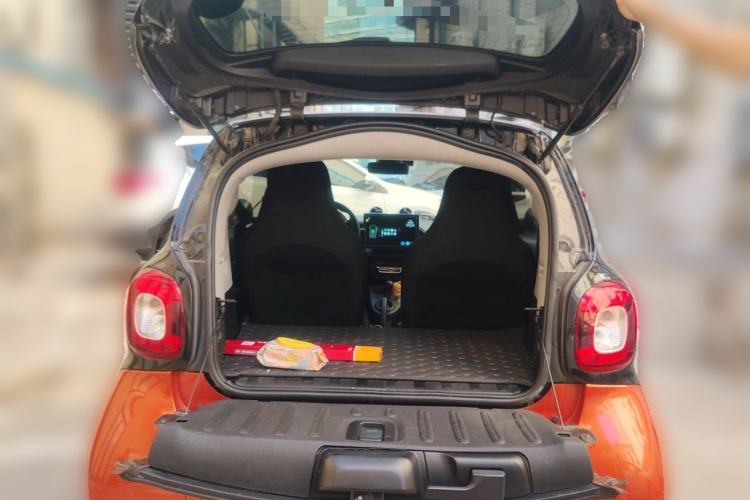 Used smart fortwo 2015 1.0L 52 kW hardtop Dynamic version Trunk