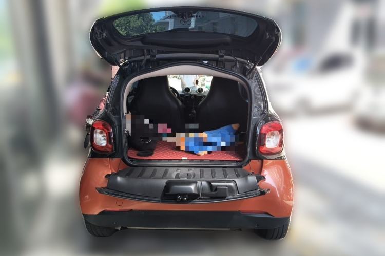 Used smart fortwo 2015 1.0L 52 kW hardtop Dynamic version Trunk