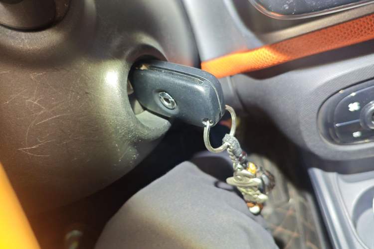 Used smart fortwo 2015 1.0L 52 kW Hardtop Passion Edition Vehicle Key
