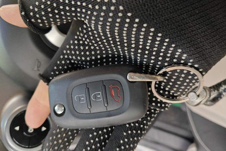 Used smart fortwo 2015 1.0L 52 kW Hardtop Passion Edition Vehicle Key