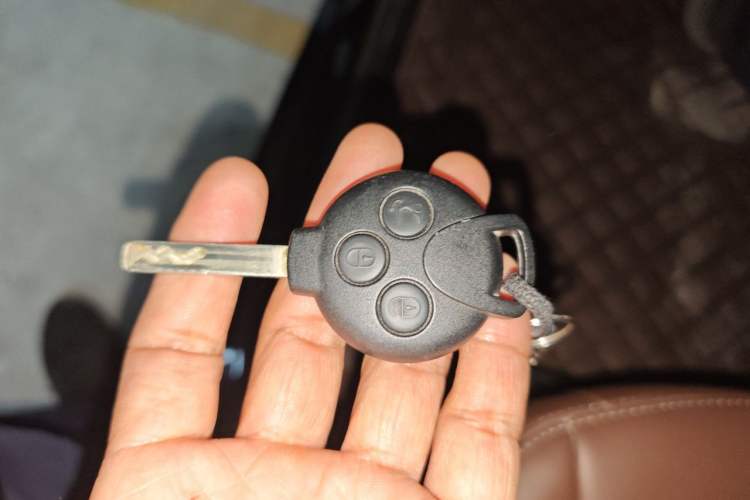 Used smart fortwo 2015 1.0 MHD New Year Special Edition Vehicle Key