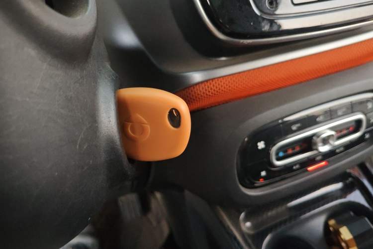 Used smart fortwo 2015 1.0L 52 kW Hardtop Passion Edition Vehicle Key