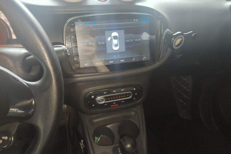 Used smart fortwo 2015 1.0L 52 kW hardtop Dynamic version Audio And AC Panel