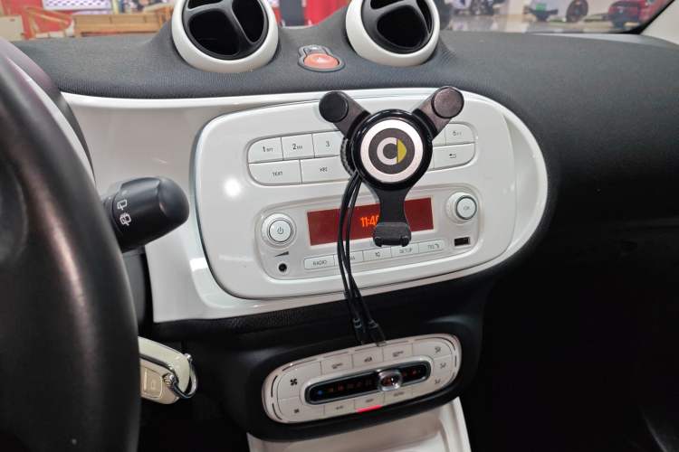 Used smart fortwo 2015 1.0L 52 kW Hardtop Passion Edition Audio And AC Panel