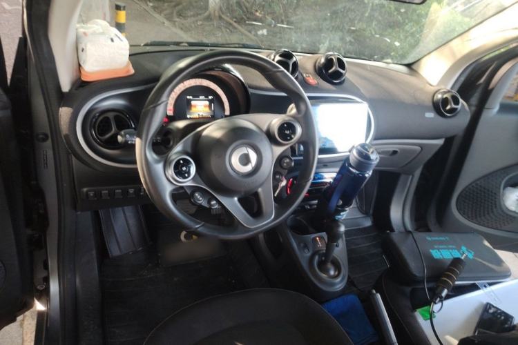 Used smart fortwo 2015 1.0L 52 kW Hardtop Passion Edition Center Console