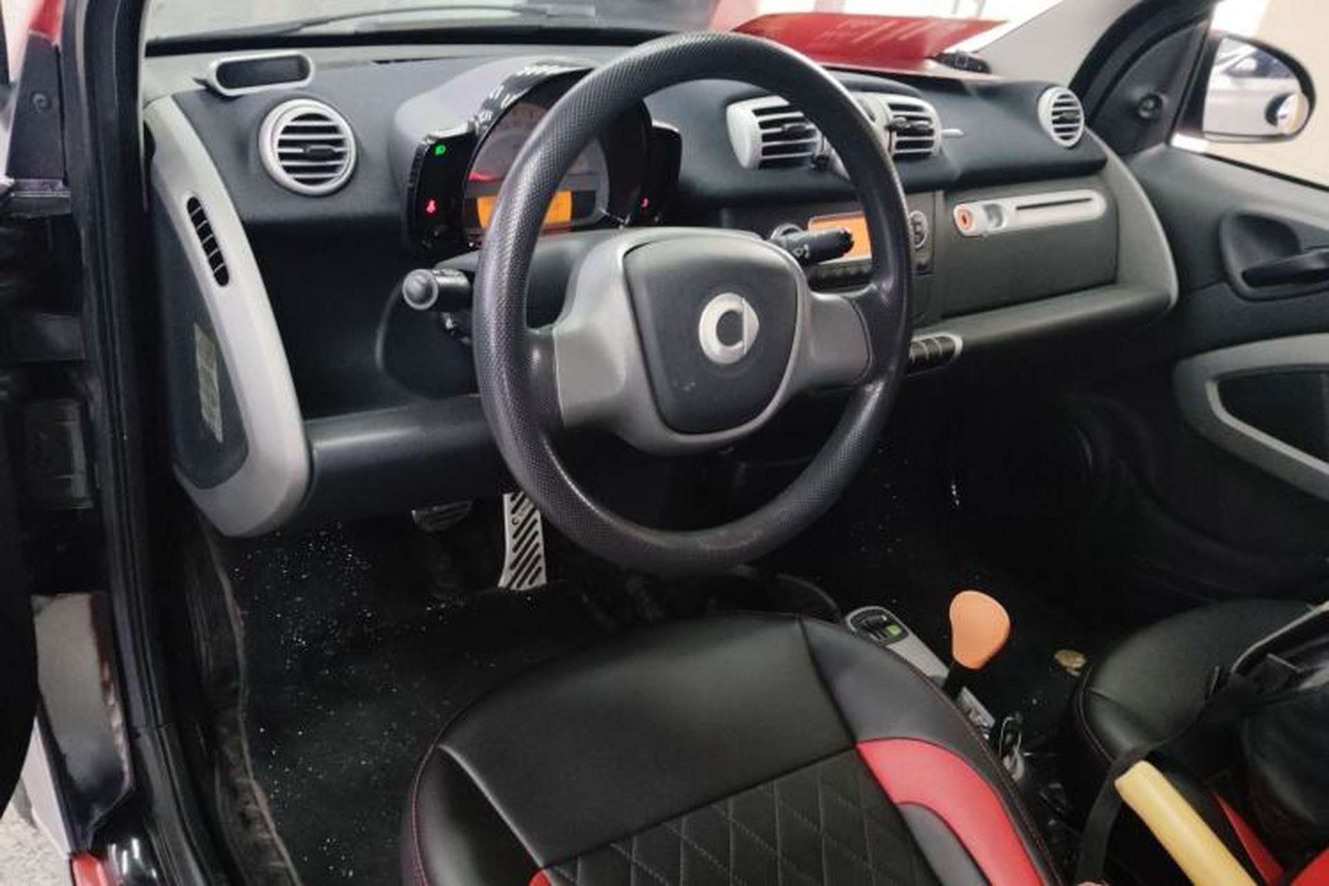 Used smart fortwo 2015 1.0 MHD New Year Special Edition Center Console