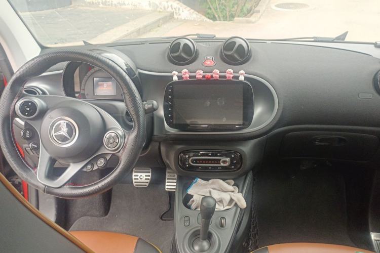 Used smart fortwo 2015 1.0L 52 kW Hardtop Passion Edition Center Console