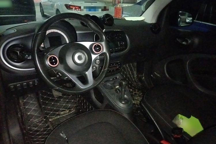 Used smart fortwo 2015 1.0L 52 kW Hardtop Passion Edition Center Console