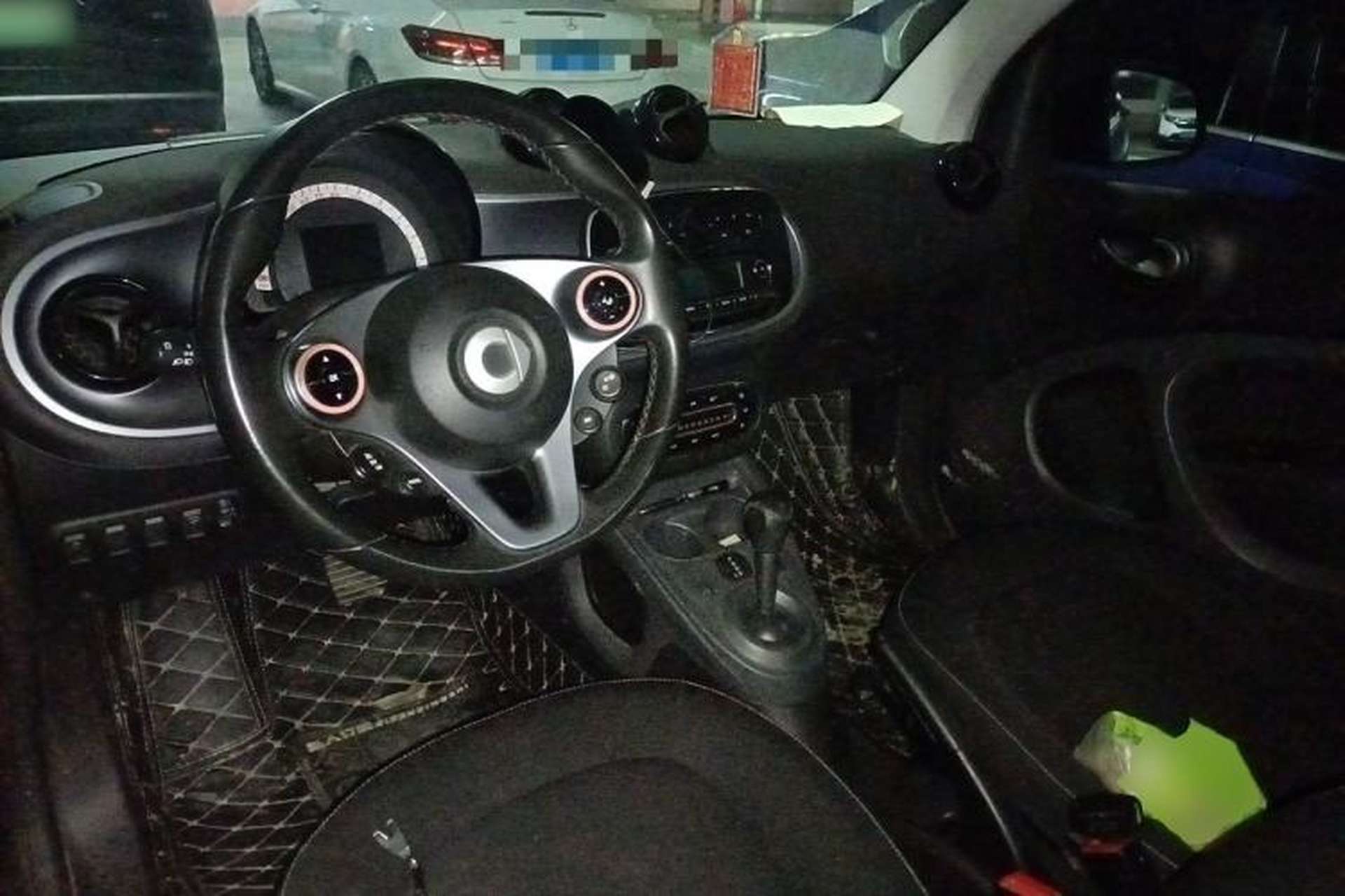 Used smart fortwo 2015 1.0L 52 kW Hardtop Passion Edition Center Console