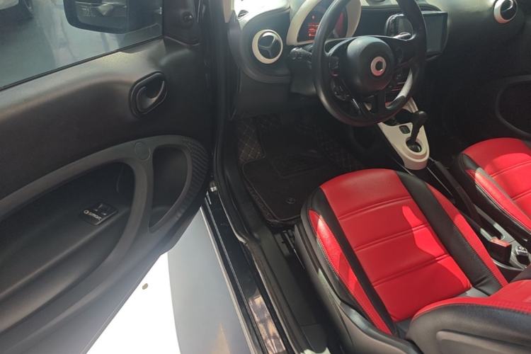 Used smart fortwo 2015 1.0L 52 kW hardtop Dynamic version Driver Seat
