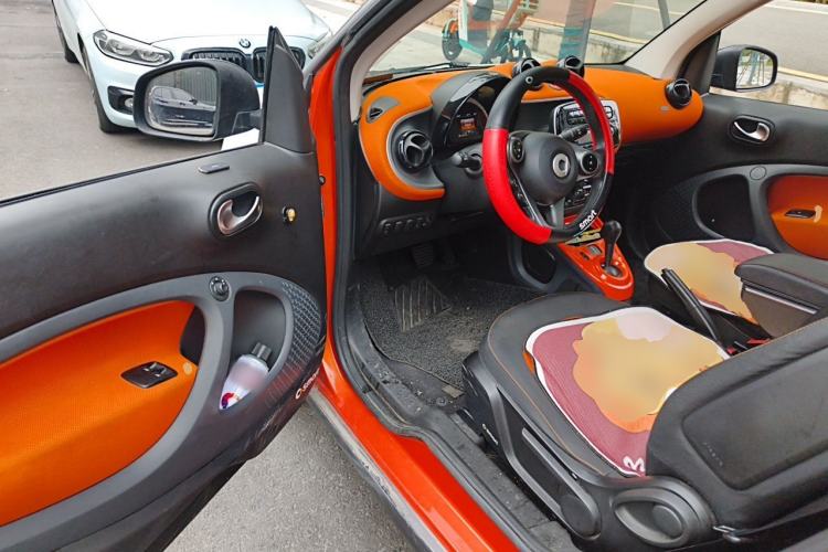 Used smart fortwo 2015 1.0L 52 kW hardtop Dynamic version Driver Seat