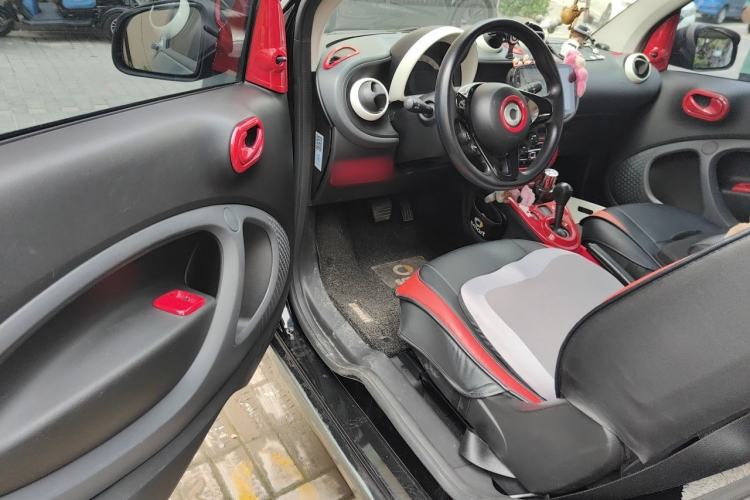 Used smart fortwo 2015 1.0L 52 kW hardtop Dynamic version Driver Seat