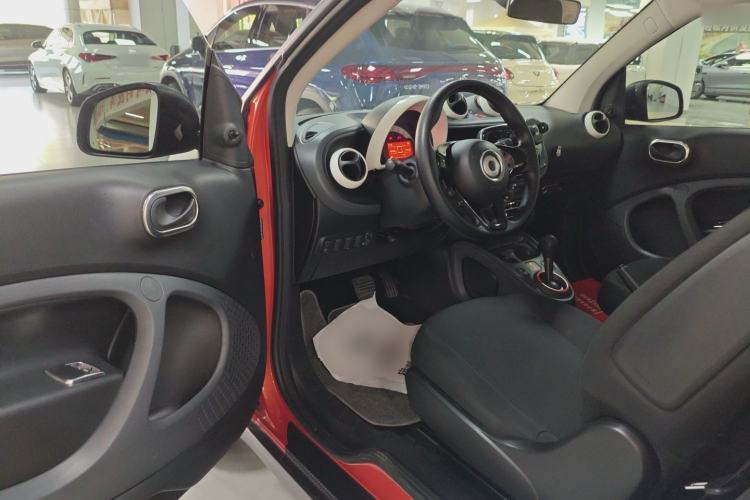 Used smart fortwo 2015 1.0L 52 kW hardtop Dynamic version Driver Seat