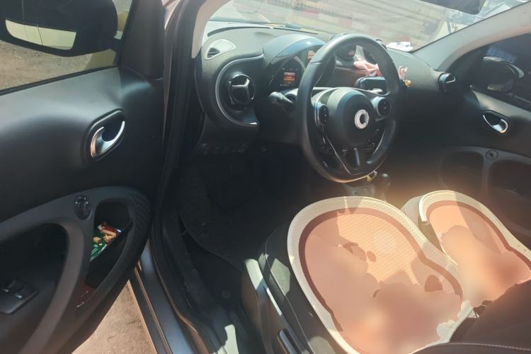 Used smart fortwo 2015 1.0L 52 kW Hardtop Passion Edition Driver Seat