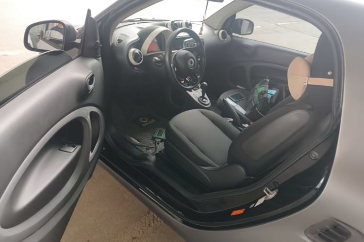 Used smart fortwo 2015 1.0L 52 kW hardtop Dynamic version Driver Seat