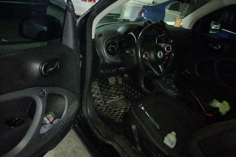 Used smart fortwo 2015 1.0L 52 kW Hardtop Passion Edition Driver Seat