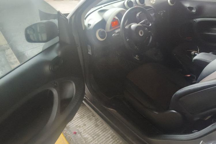 Used smart fortwo 2015 1.0L 52 kW hardtop Dynamic version Driver Seat