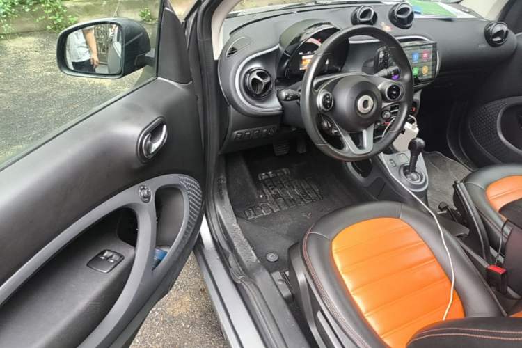 Used smart fortwo 2015 1.0L 52 kW Hardtop Passion Edition Driver Seat