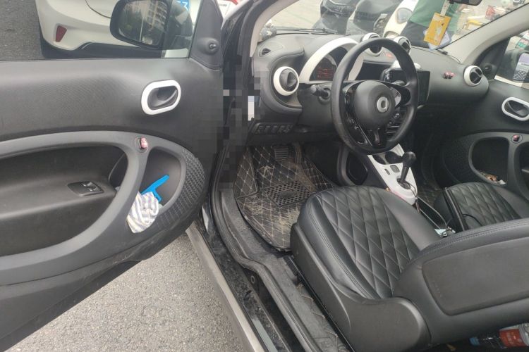 Used smart fortwo 2015 1.0L 52 kW hardtop Dynamic version Driver Seat
