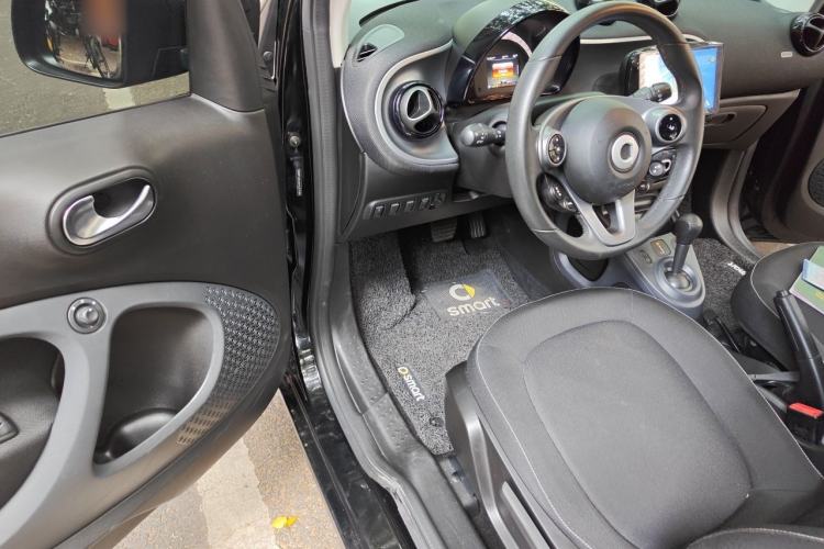 Used smart fortwo 2015 1.0L 52 kW Hardtop Passion Edition Driver Seat