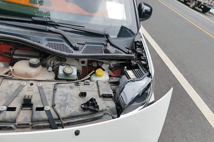 Used smart fortwo 2015 1.0L 52 kW hardtop Dynamic version Engine Bay Left