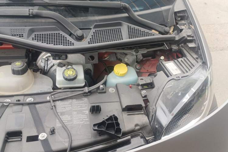 Used smart fortwo 2015 1.0L 52 kW Hardtop Passion Edition Engine Bay Left