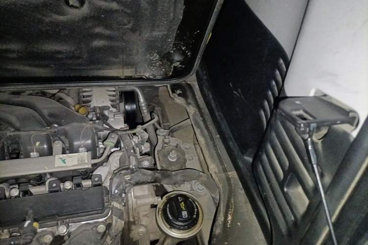 Used smart fortwo 2015 1.0L 52 kW Hardtop Passion Edition Engine Bay Left