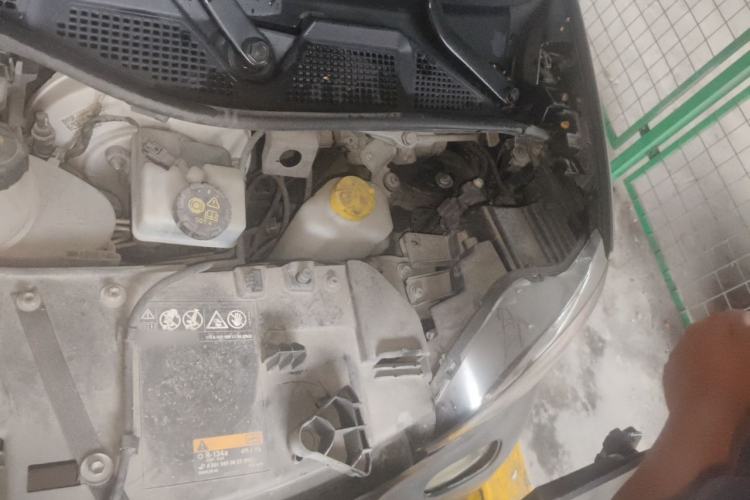 Used smart fortwo 2015 1.0L 52 kW hardtop Dynamic version Engine Bay Left