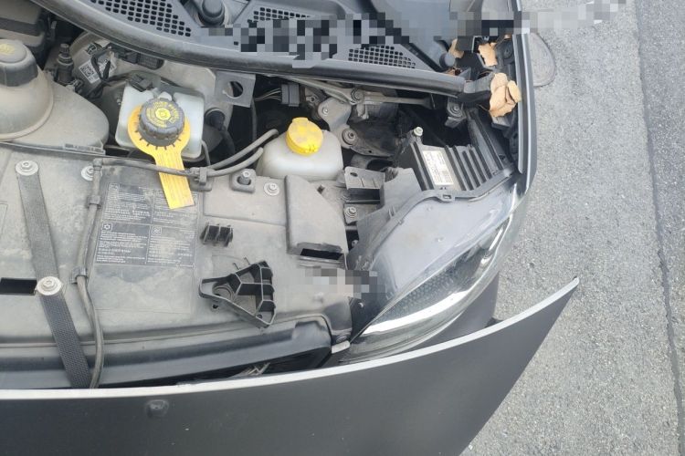 Used smart fortwo 2015 1.0L 52 kW hardtop Dynamic version Engine Bay Left