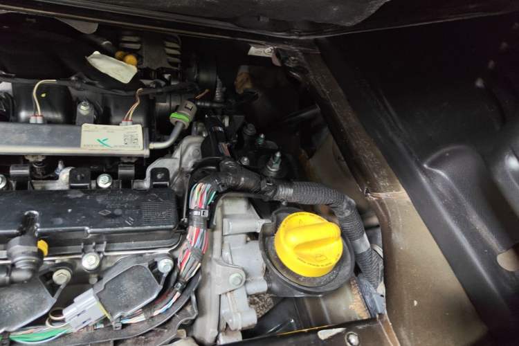 Used smart fortwo 2015 1.0L 52 kW Hardtop Passion Edition Engine Bay Left