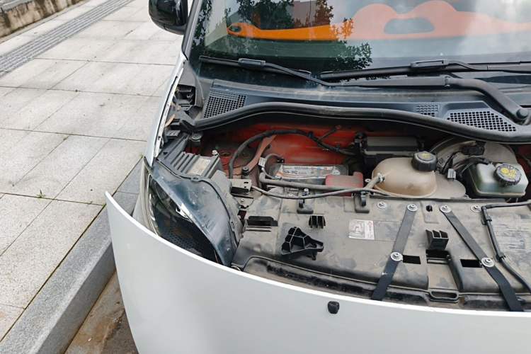 Used smart fortwo 2015 1.0L 52 kW hardtop Dynamic version Engine Bay Right