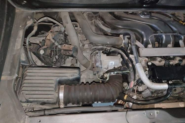 Used smart fortwo 2015 1.0L 52 kW Hardtop Passion Edition Engine Bay Right