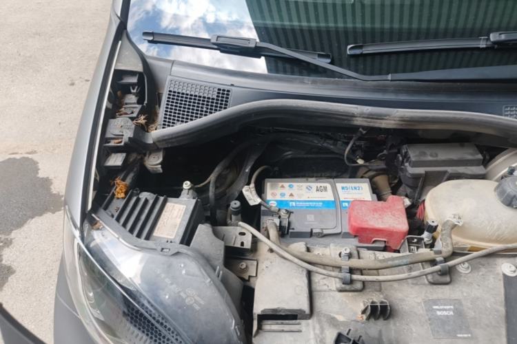 Used smart fortwo 2015 1.0L 52 kW hardtop Dynamic version Engine Bay Right
