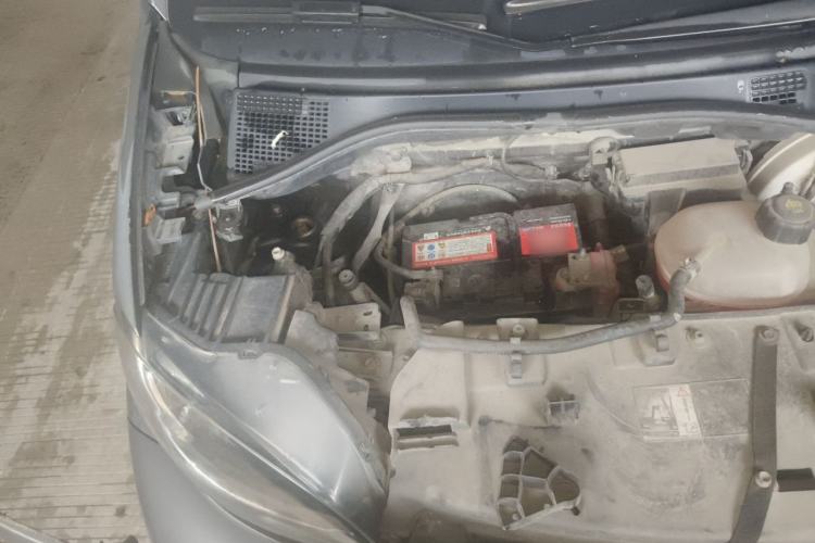 Used smart fortwo 2015 1.0L 52 kW hardtop Dynamic version Engine Bay Right